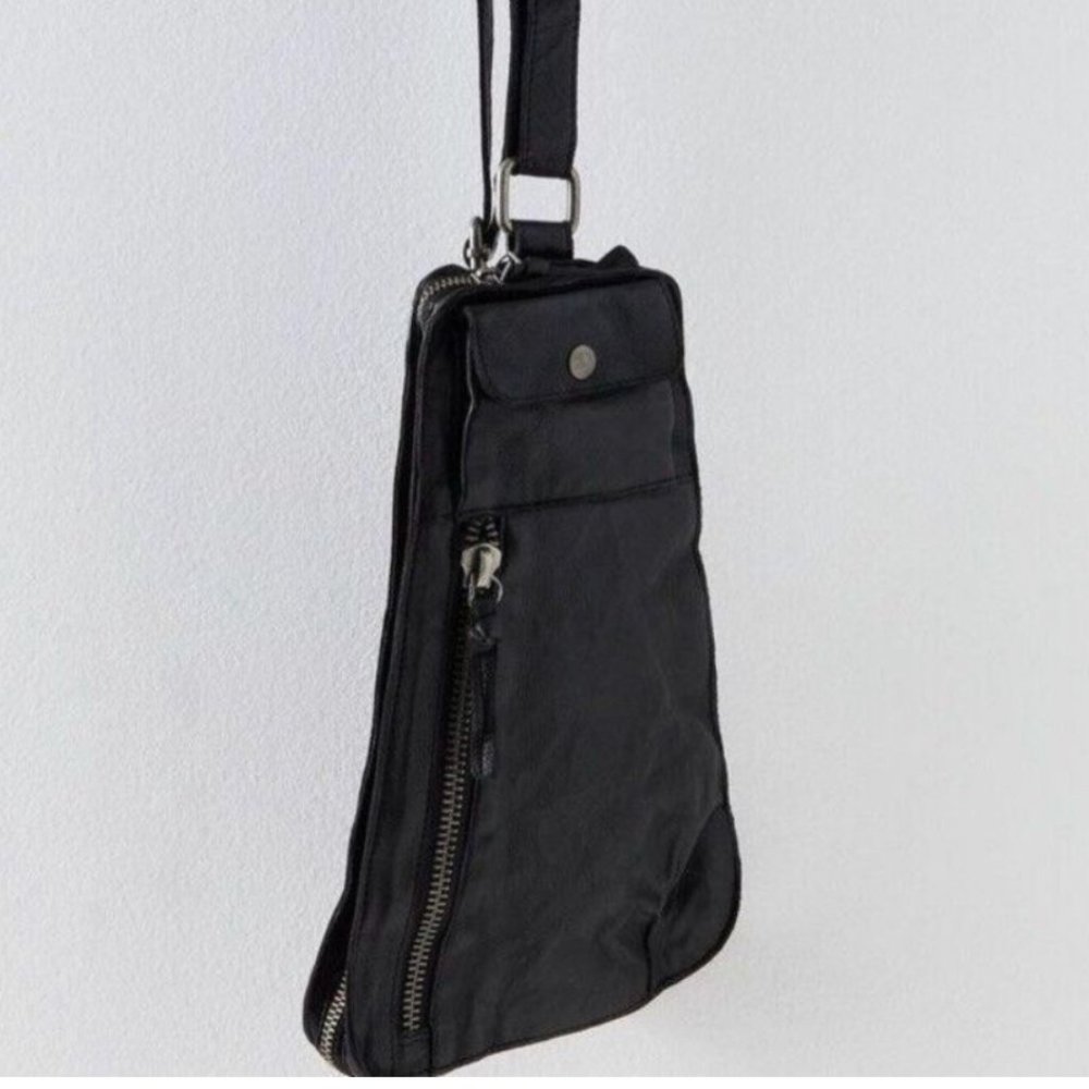 SOLD Free People Women's Jagger Slim Leather Sling Bag Black NWT $78 - Picture 3 of 15